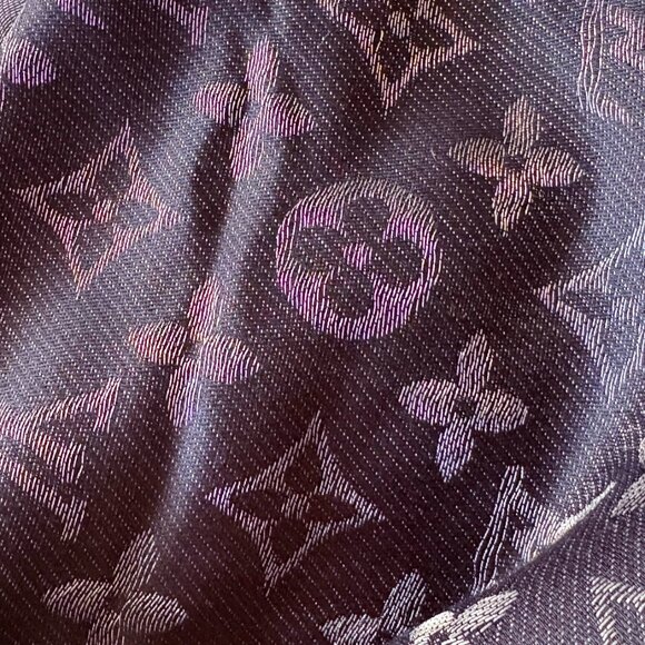 Louis Vuitton Monogram Shine Shawl – Black/Grey SCARF - Picture 3 of 4